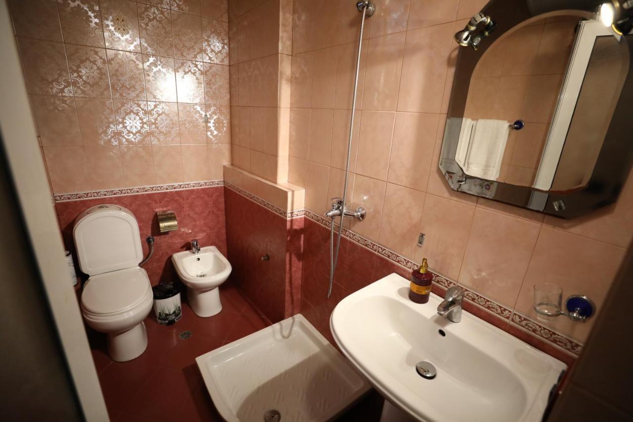 Little Corner Hostel Тирана Екстериор снимка